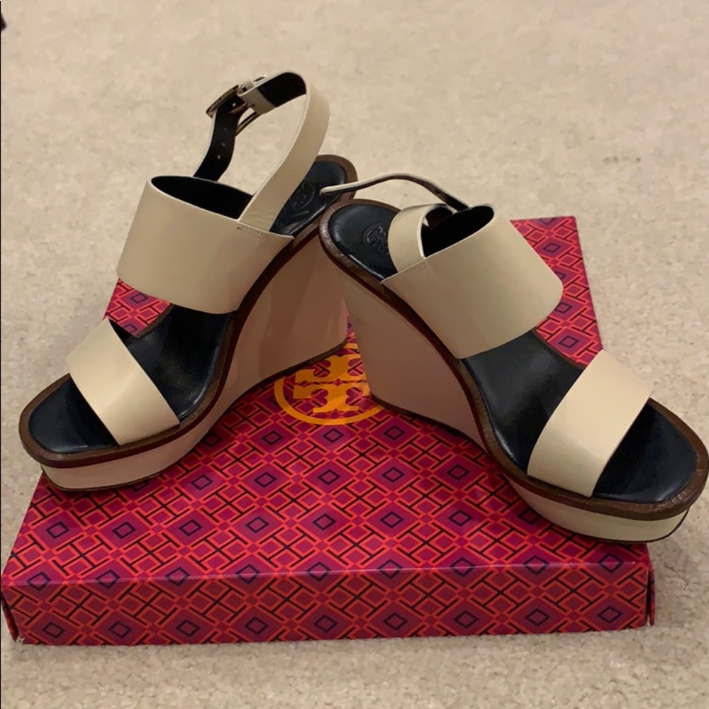tory burch dulce de leche lexington wedge size 6.5